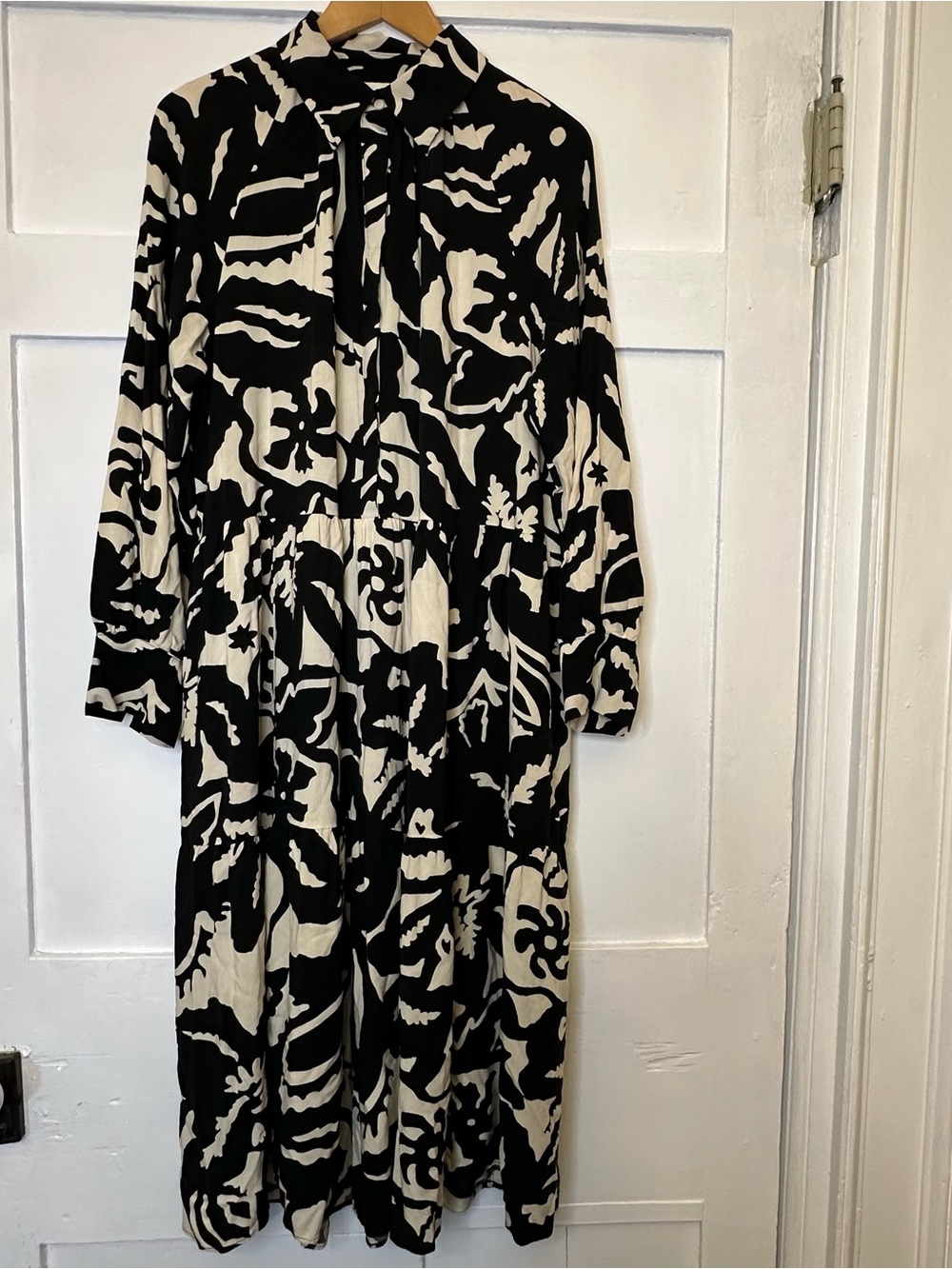 H&M Black and Cream Geometric Floral Long Sleeve Midi Dress Sz M